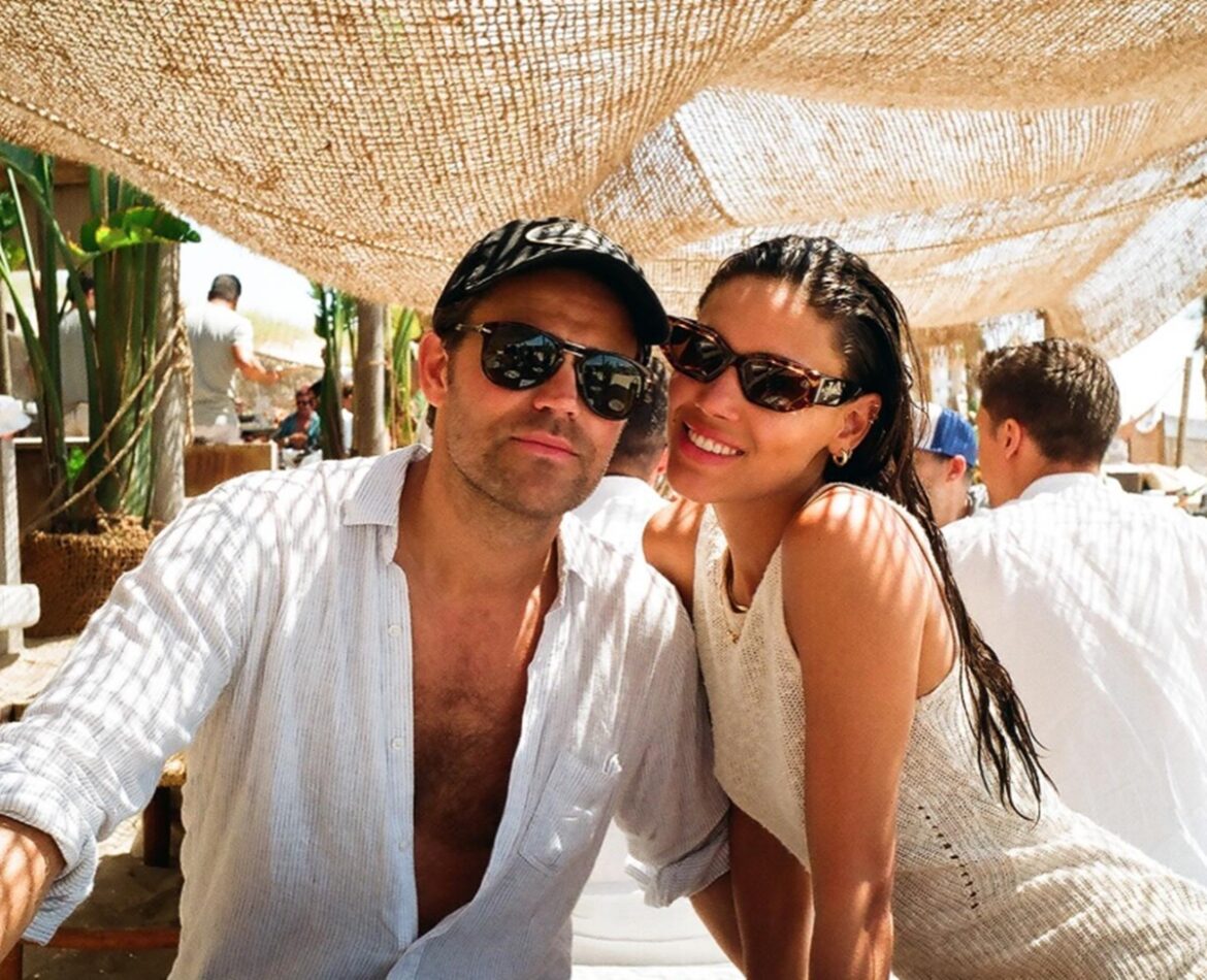 astro-de-the-vampire-diaries-pede-modelo-brasileira-em-casamento