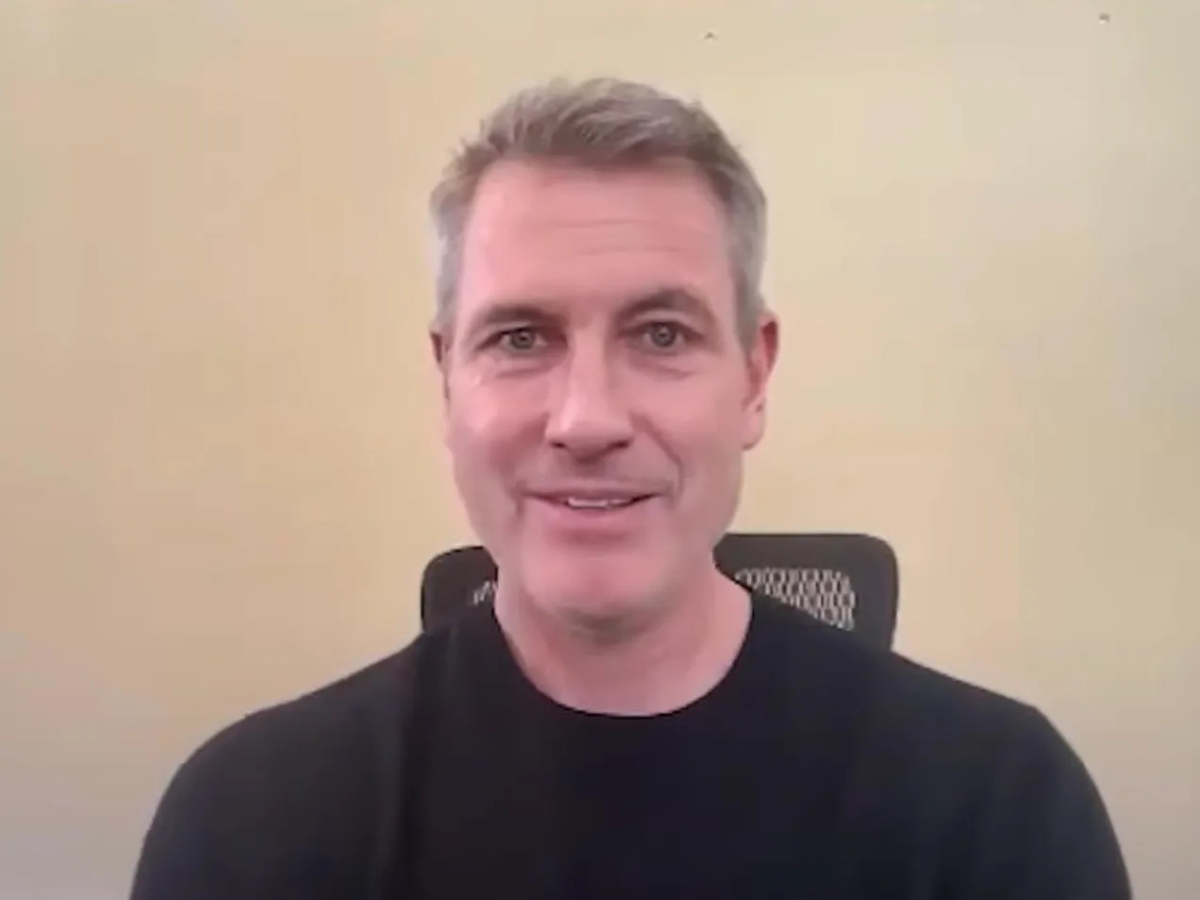 ceo-e-afastado-do-cargo-apos-suposta-traicao-viralizar-em-show-do-coldplay