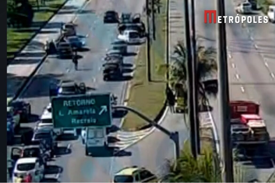 veja-momento-em-que-carro-do-bicheiro-vinicius-drumond-e-fuzilado