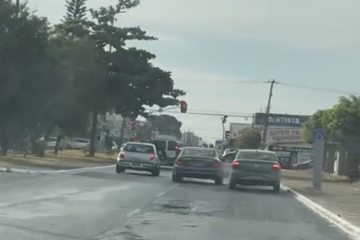 video:-briga-de-transito-tem-perseguicao,-fechada-e-bate-boca-na-rua