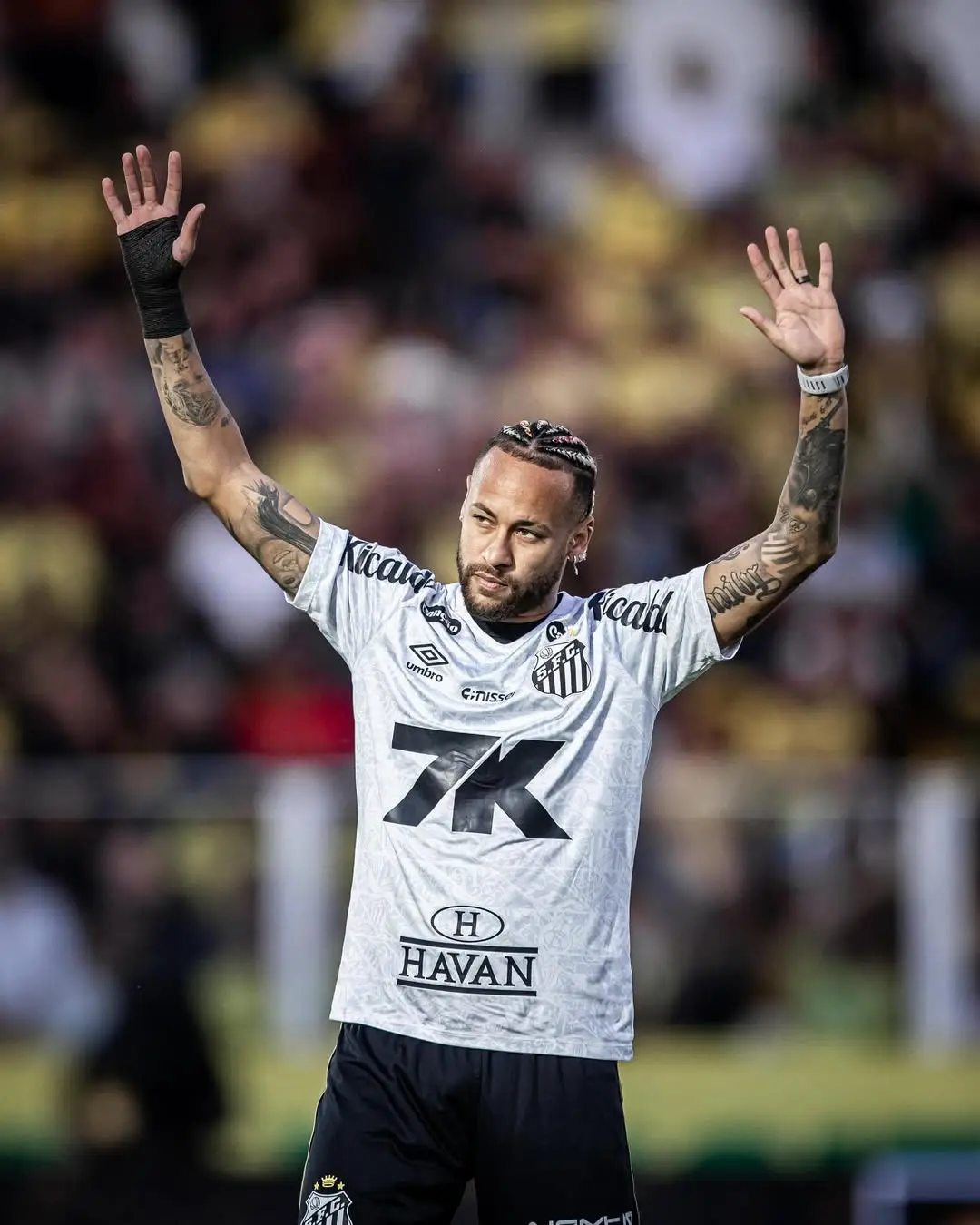 “Já falei 300 vezes”, responde Neymar, irritado com pergunta de repórter