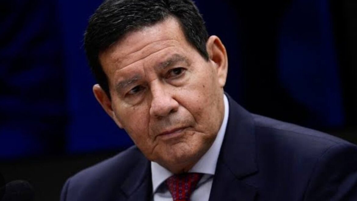 mourao-tenta-pular-do-barco-de-bolsonaro-ao-criticar-trump-e-vira-alvo