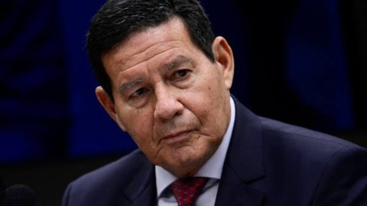 mourao-tenta-pular-do-barco-de-bolsonaro-ao-criticar-trump-e-vira-alvo