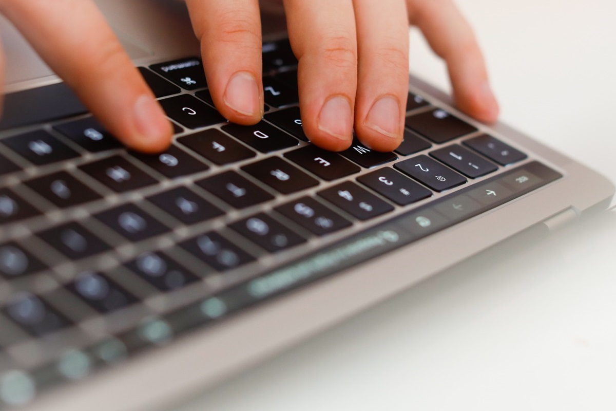 em-jogo-on-line,-homem-finge-ser-menina-de-10-anos-e-alicia-menores