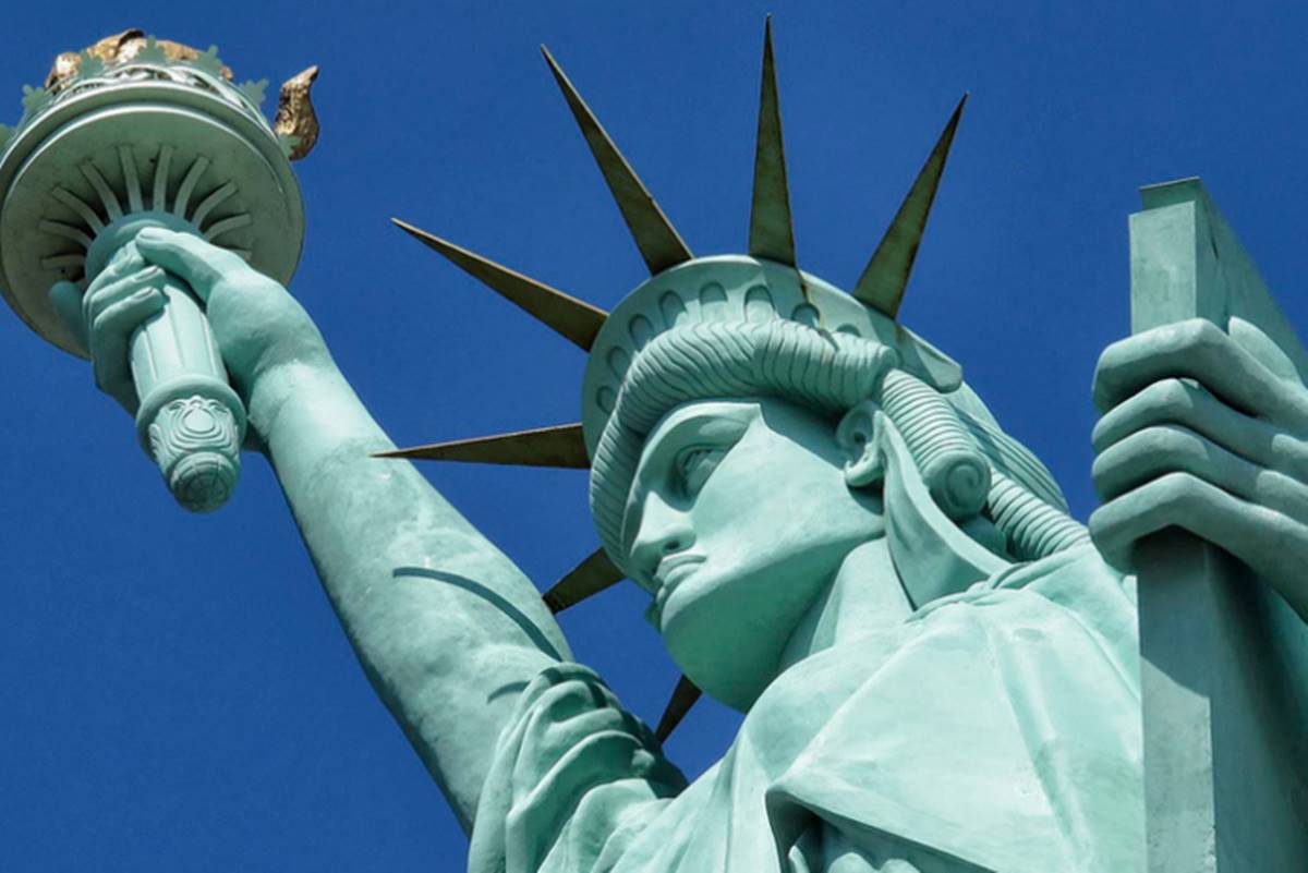 a-estatua-da-liberdade-esta-envergonhada-(por-gustavo-krause)