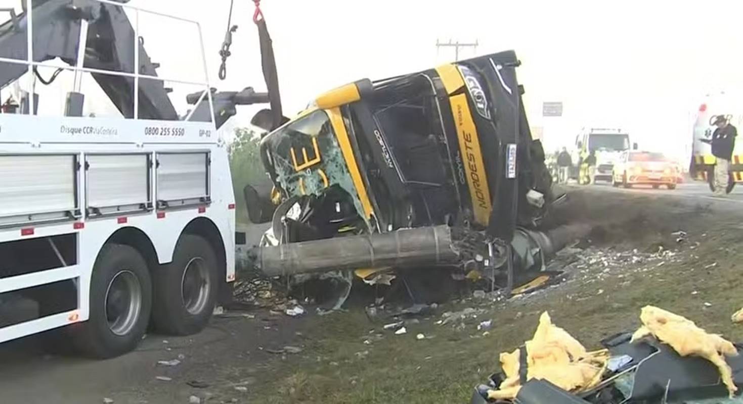 sc:-acidente-com-onibus-de-turismo-termina-em-morte-na-br-101