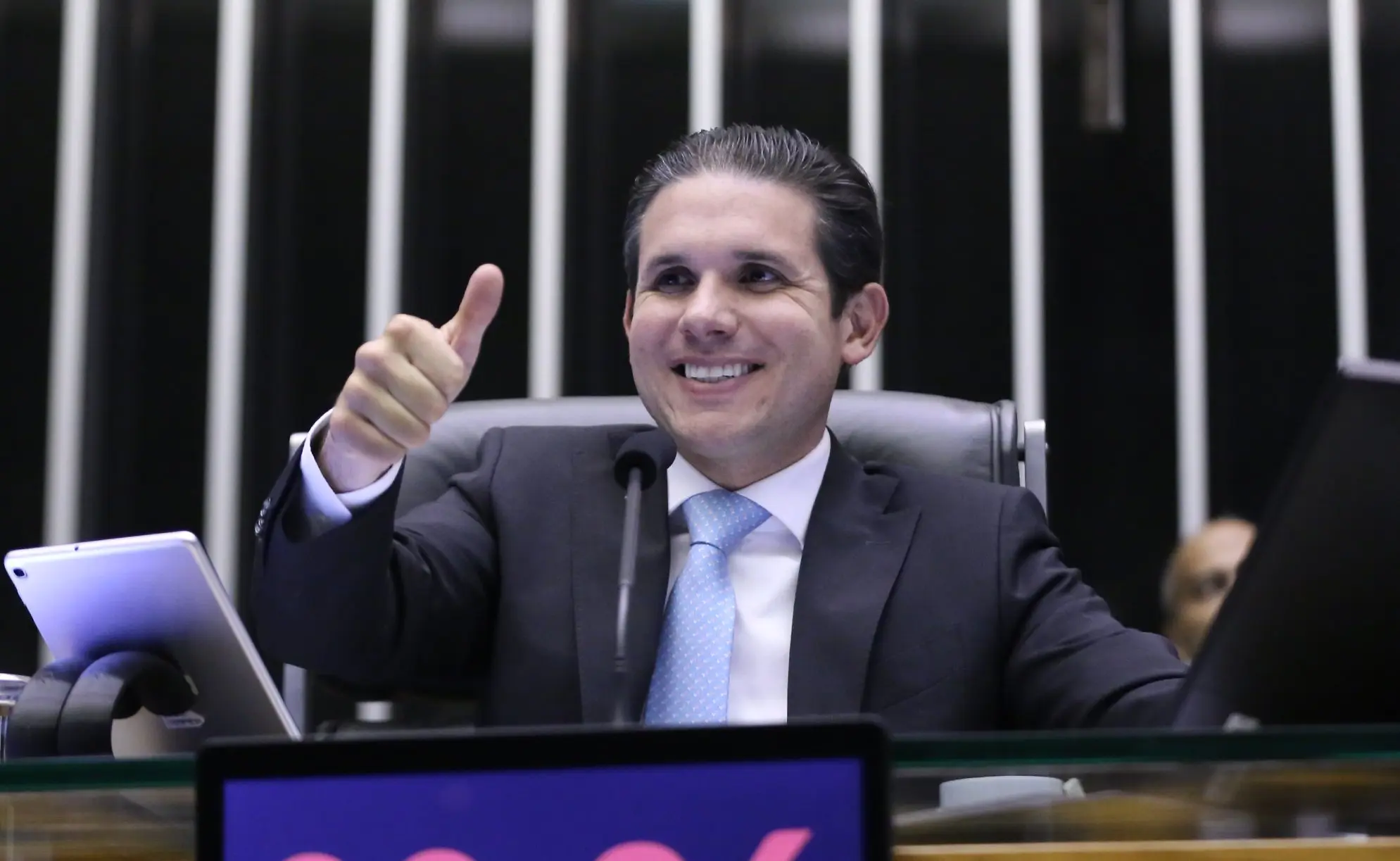 Hugo Motta elege isenção do IR como prioridade na Câmara e frustra bolsonaristas do PL