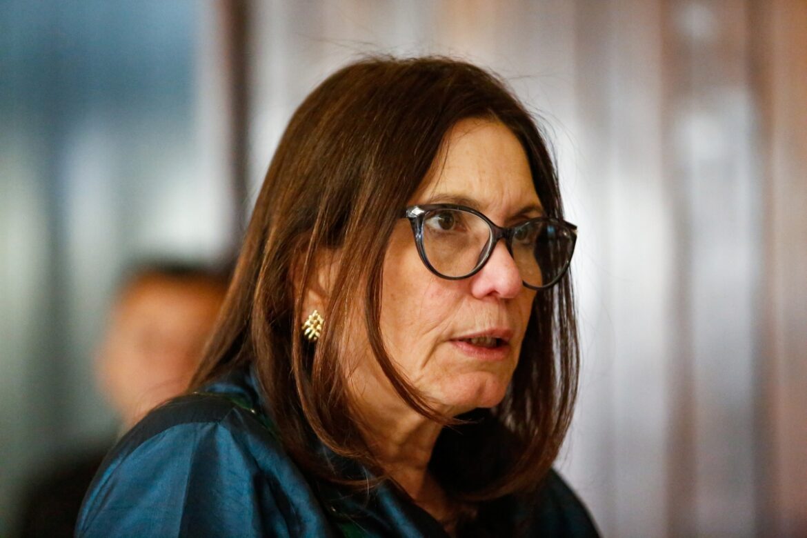 bia-kicis-quer-legalizar-pratica-da-havan-de-expor-ladroes