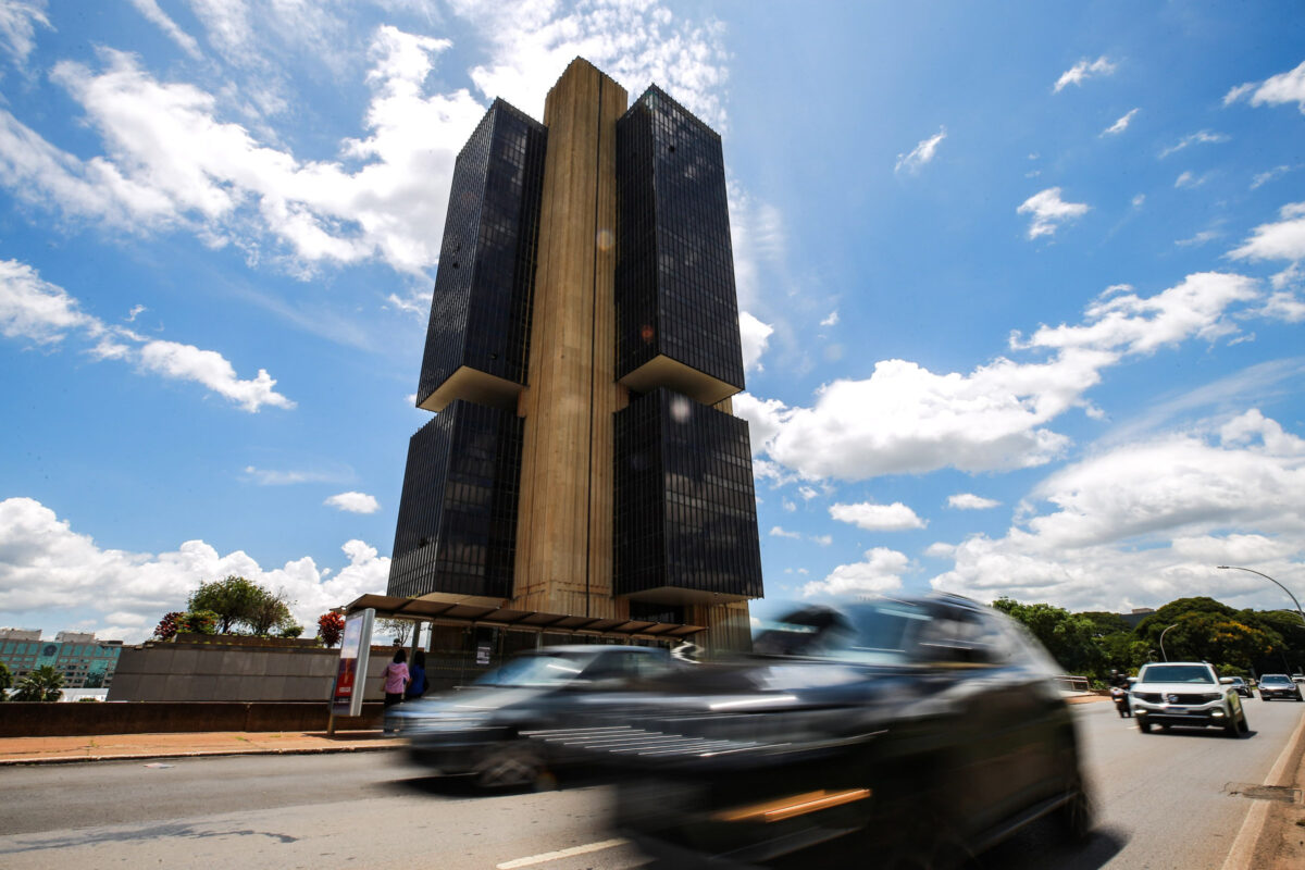 contas-externas-do-brasil-tem-deficit-de-us$-5,1-bi-em-junho,-diz-bc