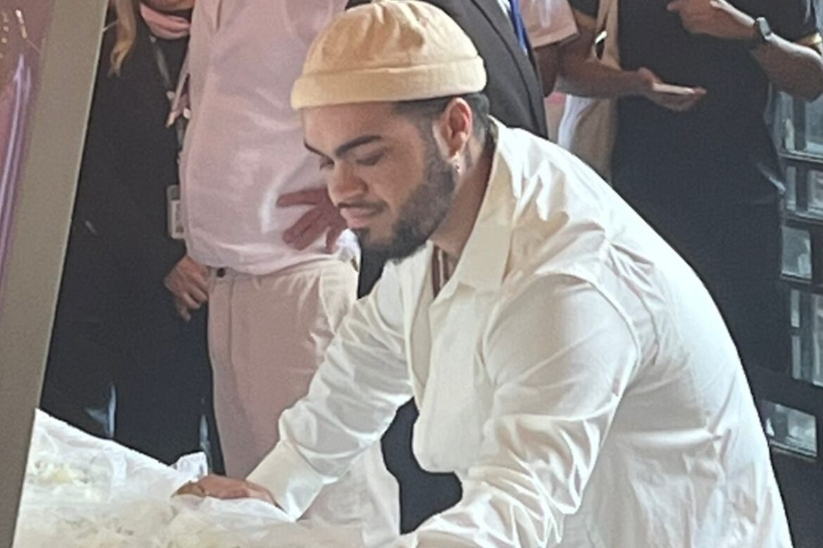 video:-emocionado,-francisco-gil-se-despede-da-mae