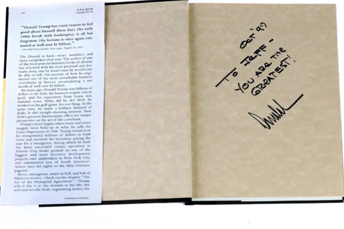 “voce-e-o-maioral”:-trump-elogia-epstein-em-dedicatoria-de-livro.-veja