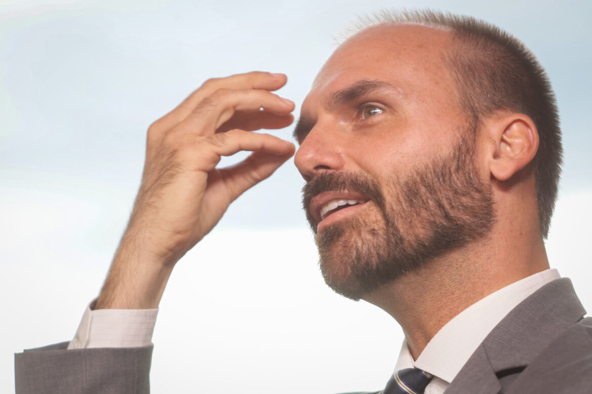 eduardo-bolsonaro-diz-que-alcolumbre-e-motta-podem-ser-alvos-de-trump