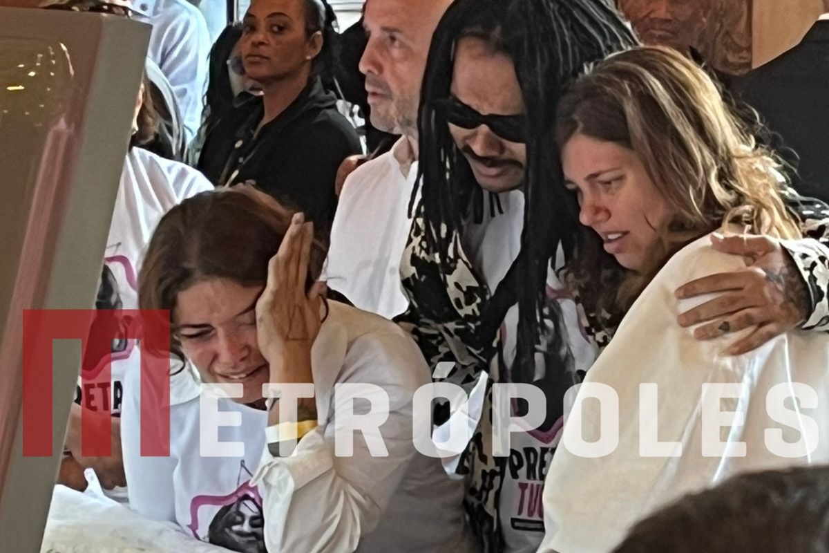 video:-amiga-de-preta-gil-surge-inconsolavel-durante-velorio-no-rio