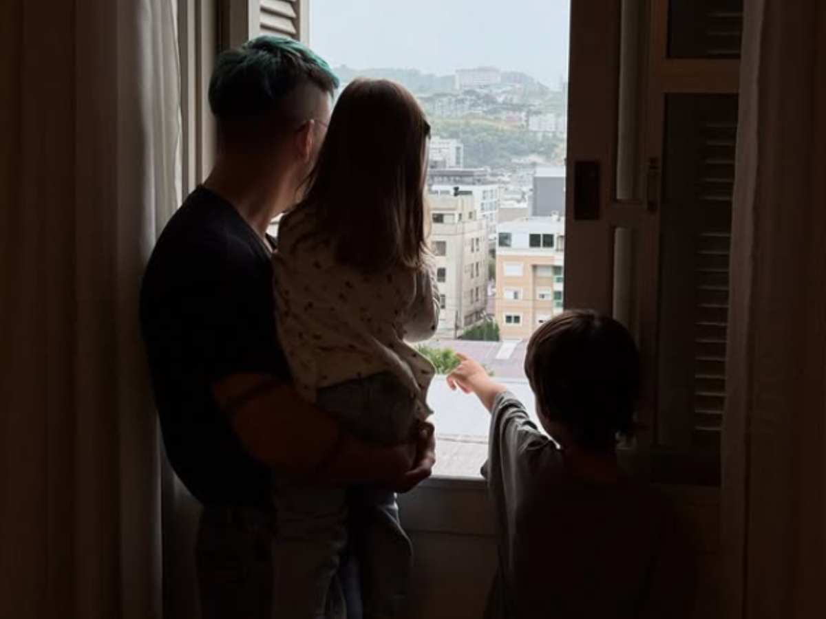 junior-lima-cancela-recepcao-a-fas-em-camarim-para-proteger-a-saude-da-filha