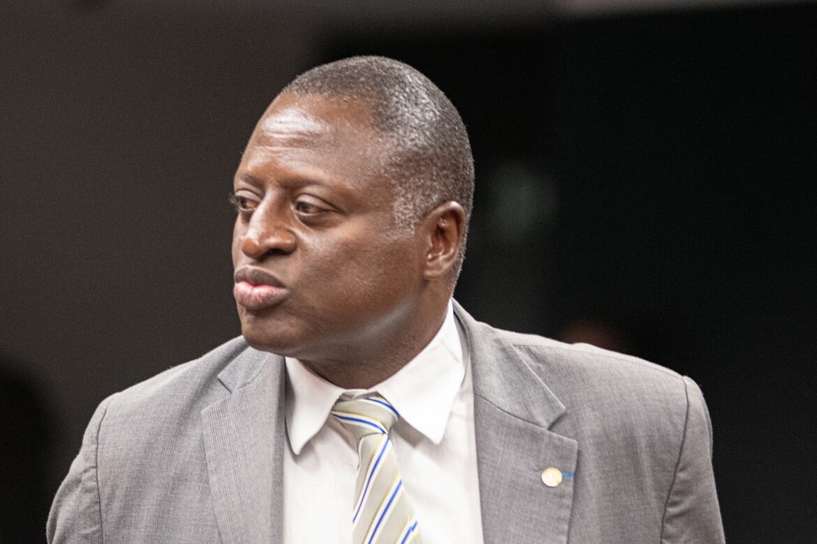 helio-lopes-acampa-em-frente-ao-stf-contra-restricoes-a-bolsonaro