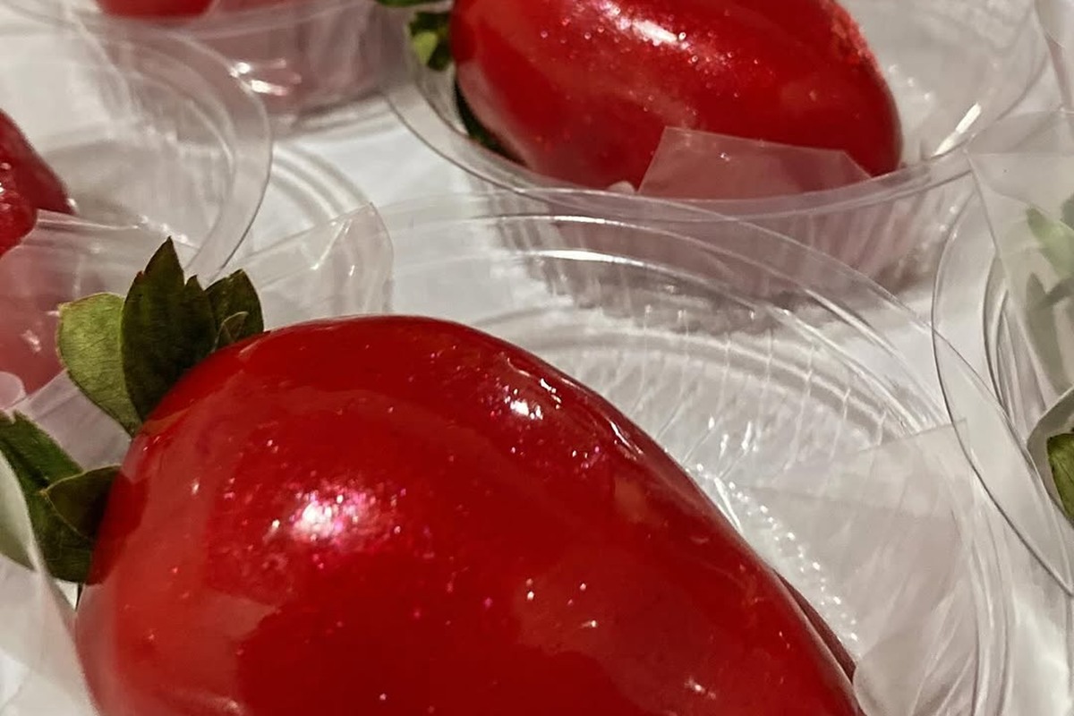 morango-do-amor:-pedidos-pelo-doce-do-momento-crescem-50-vezes-em-sp