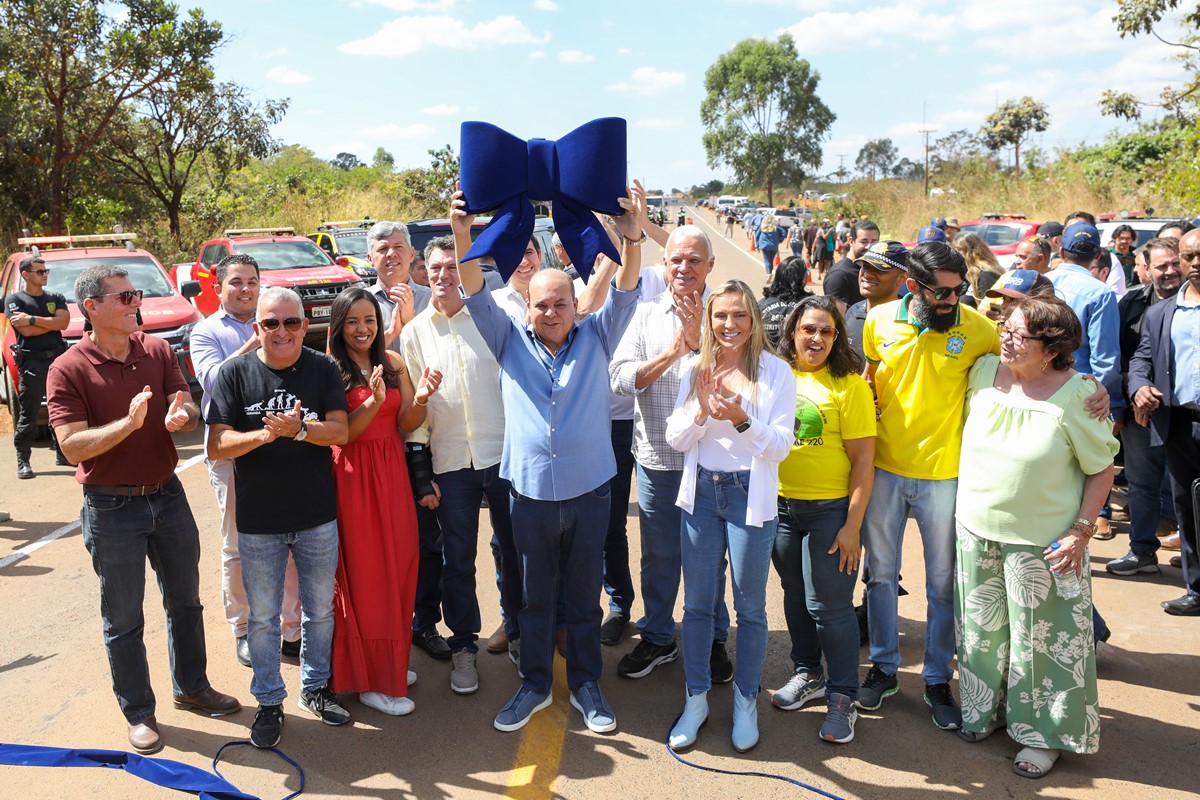 ibaneis-rocha-inaugura-pavimentacao-da-rodovia-df-220,-em-brazlandia