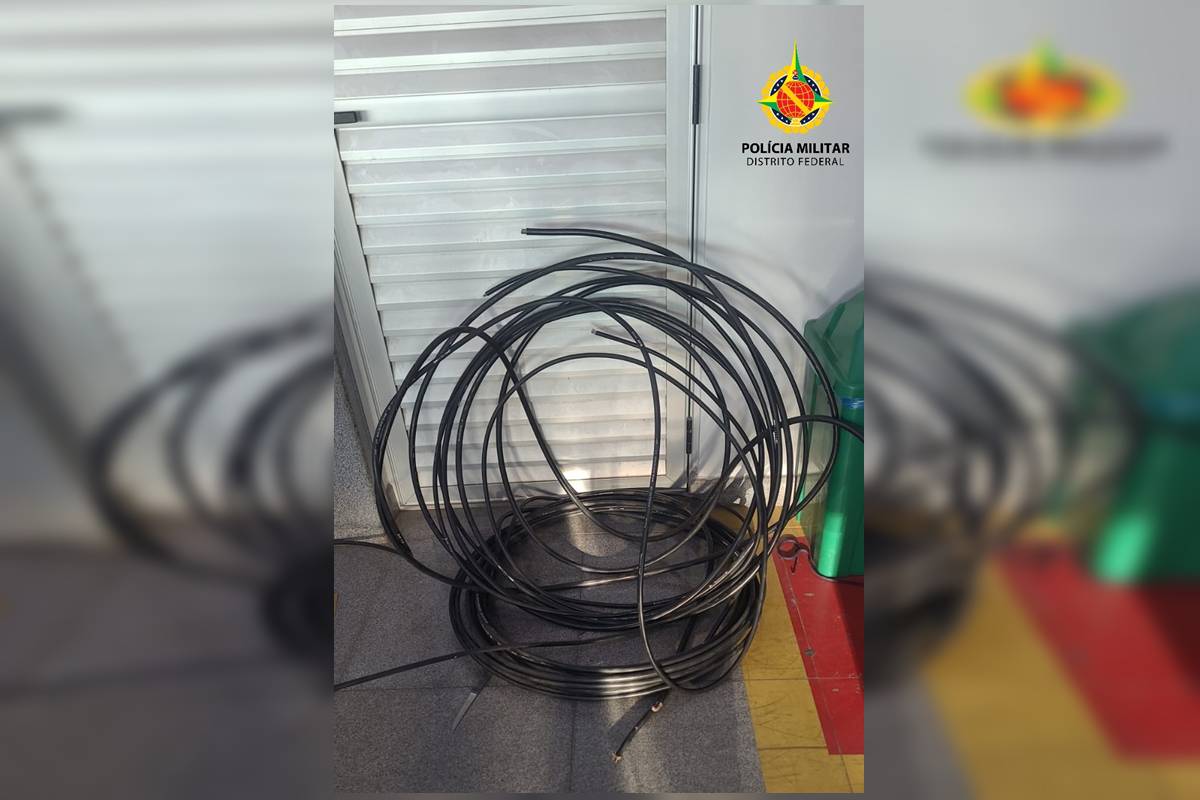 flagrante:-dupla-e-pega-com-a-“boca-na-botija”-furtando-cabos-no-df