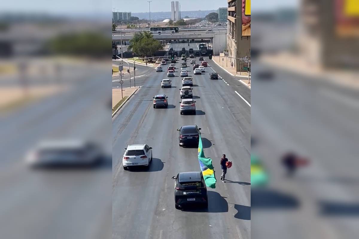 video:-bolsonaristas-fazem-carreata-em-brasilia-contra-moraes-e-lula