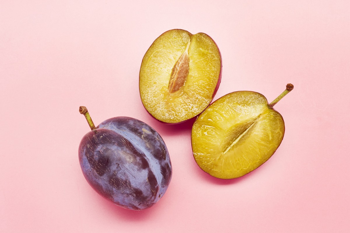 8-beneficios-da-ameixa:-aumenta-a-imunidade,-fortalece-os-ossos-e-mais