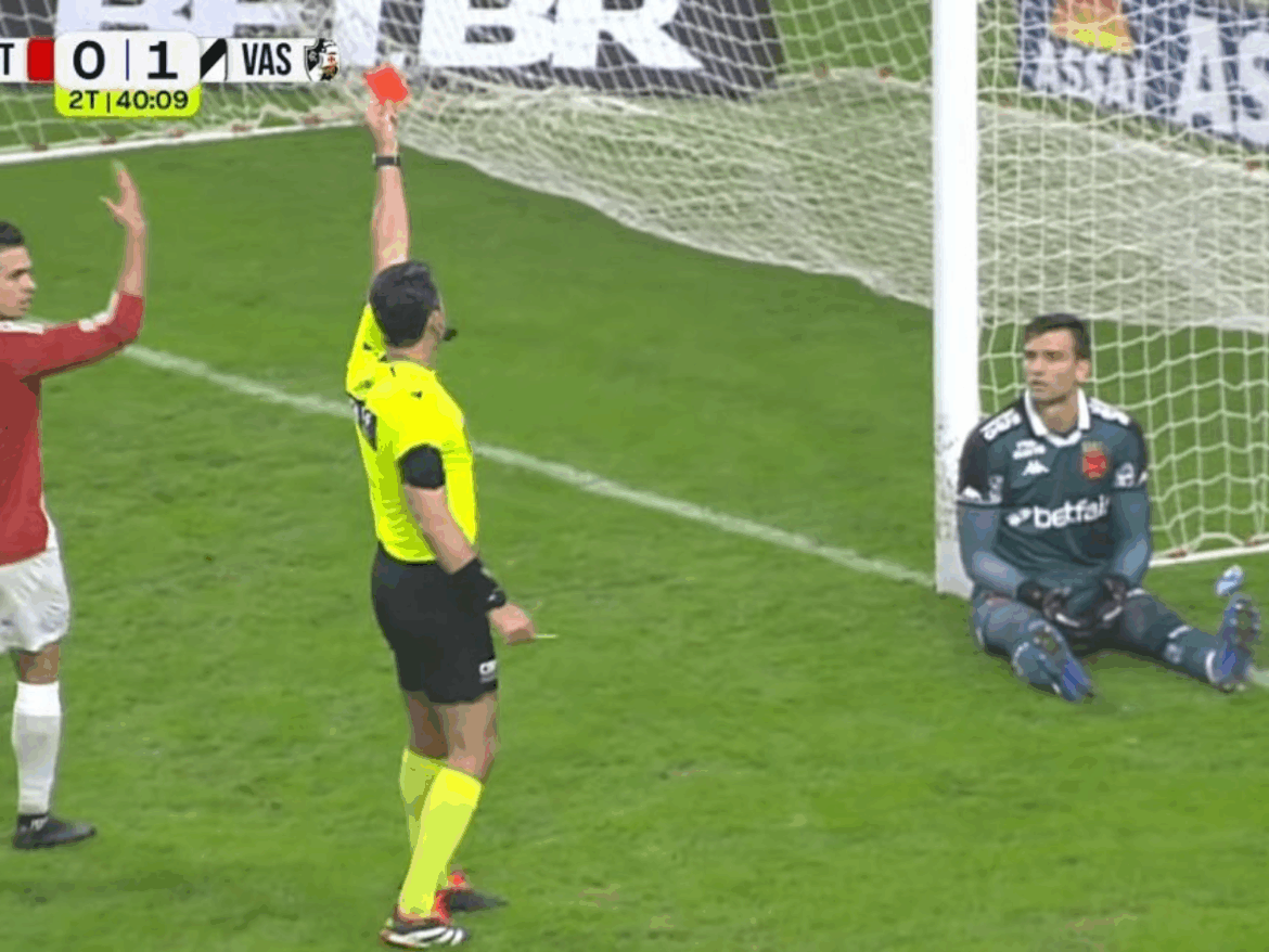 leo-jardim,-goleiro-do-vasco,-expulso-por-cera:-o-que-diz-a-regra-do-futebol?
