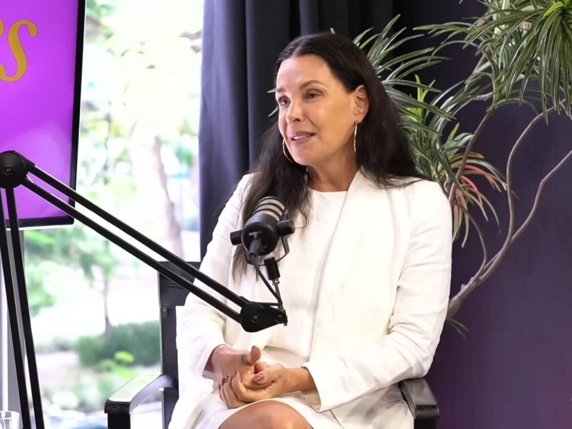 carolina-ferraz-revela-que-foi-perseguida-por-stalker:-“chegou-a-invadir-o-set”