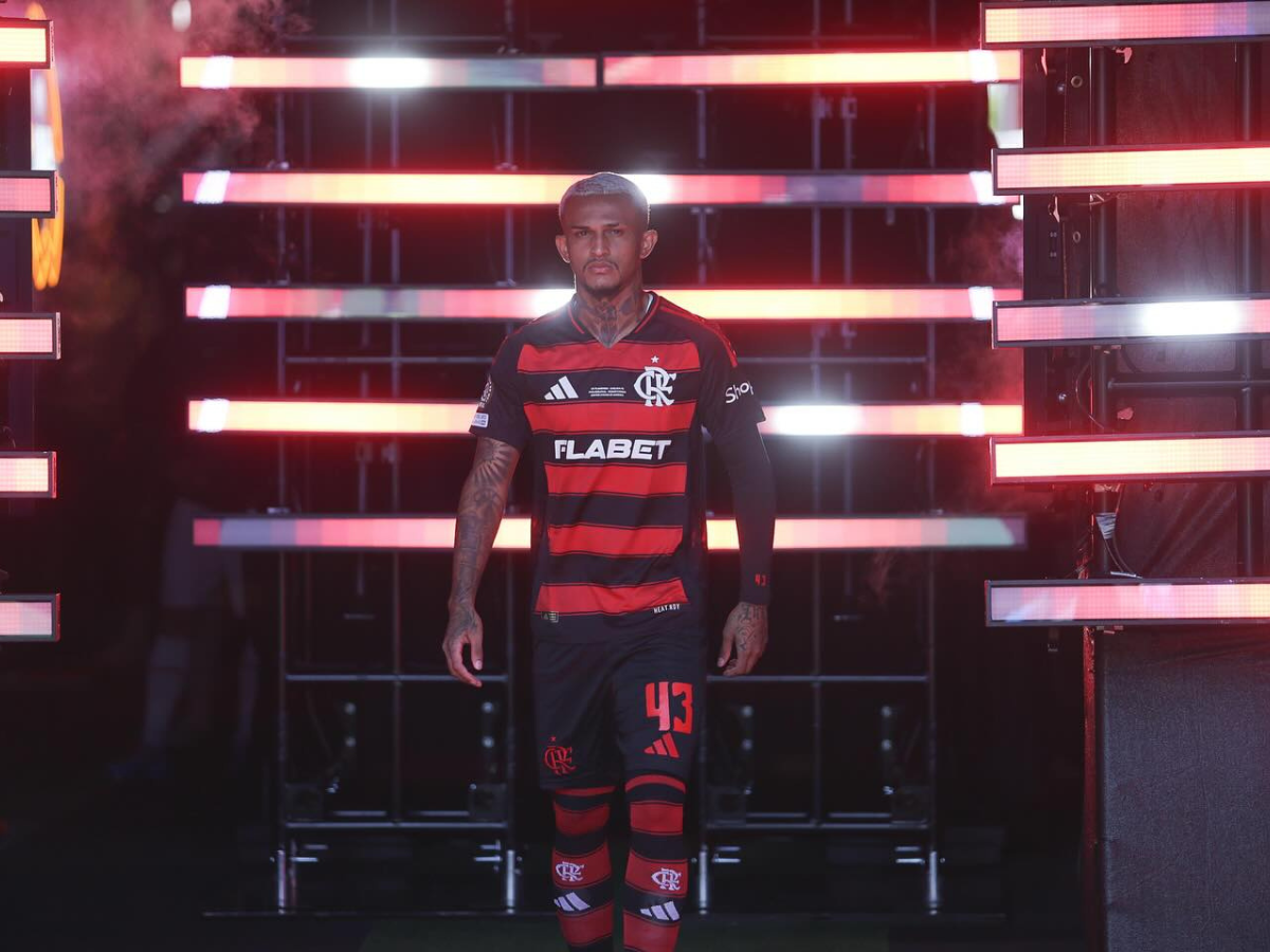 performance-ou-estetica:-por-que-jogadores-usam-manga-longa-em-um-so-braco?