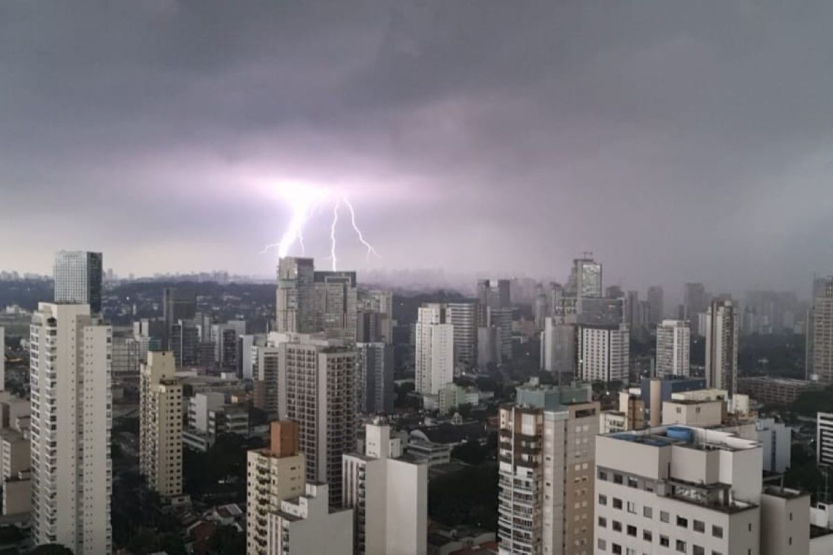 inmet-coloca-sp-sob-alerta-para-tempestades-nesta-segunda-(28/7)