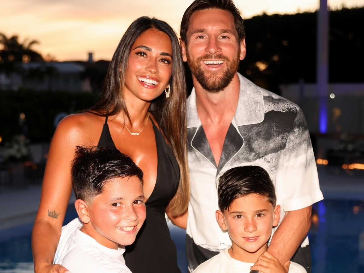 camera-do-beijo-flagra-messi-e-esposa-em-show-do-coldplay-e-casal-e-ovacionado-em-miami