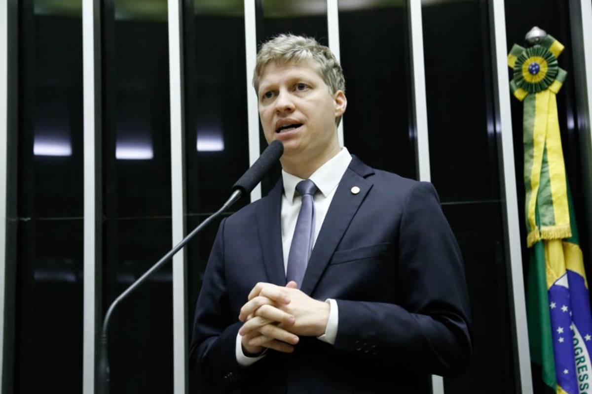 saida-do-brasil-de-alianca-do-holocausto-gera-cobranca-da-oposicao