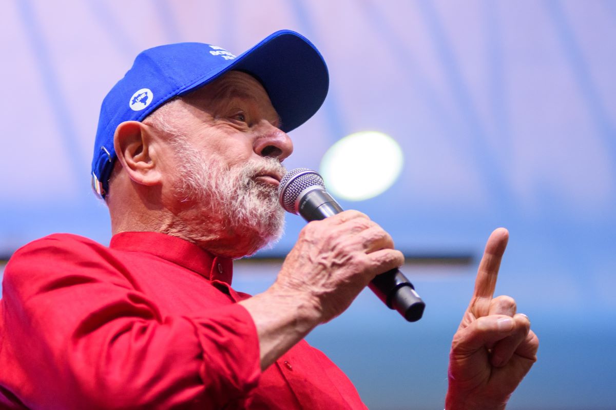 lula:-nao-faz-sentido-governantes-gastarem-com-armas-e-nao-com-comida