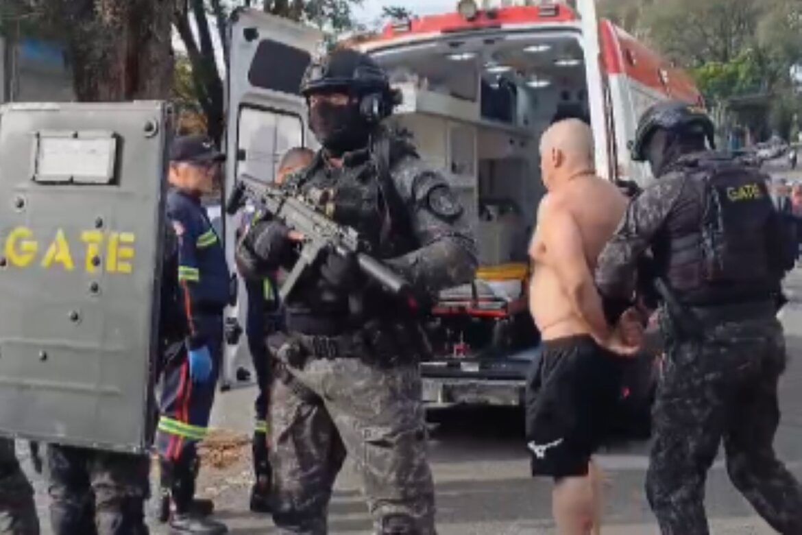 denuncia-aciona-grupo-especial-da-pm-e-homem-em-surto-e-detido-no-abc