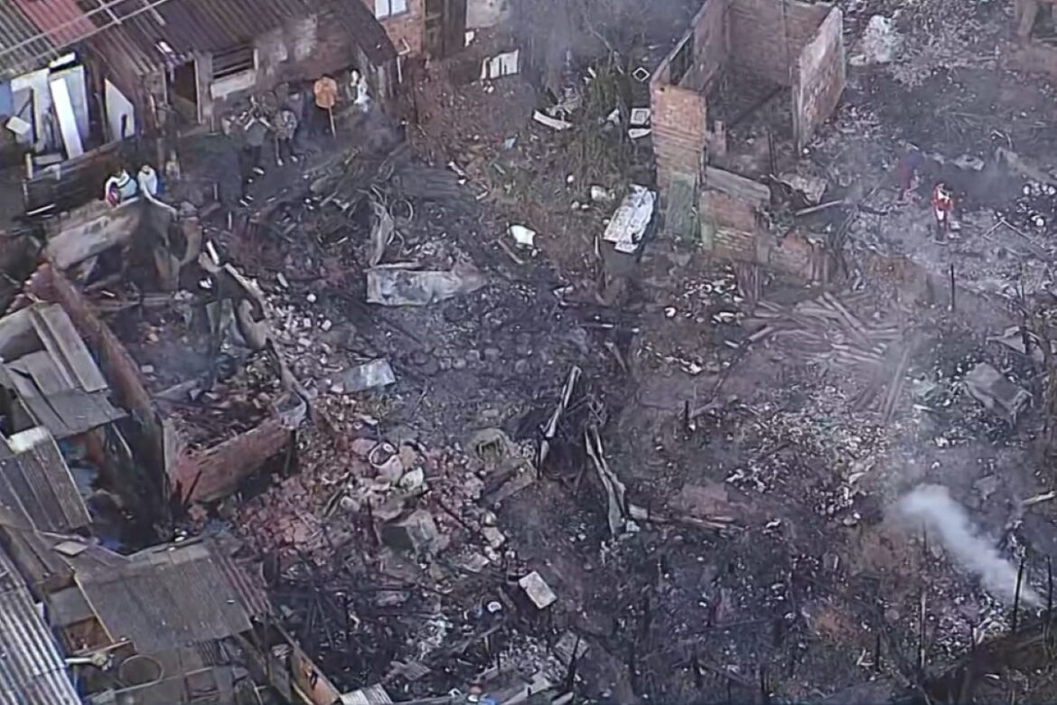 incendio-destroi-moradias-em-comunidade-no-campo-limpo,-zona-sul-de-sp