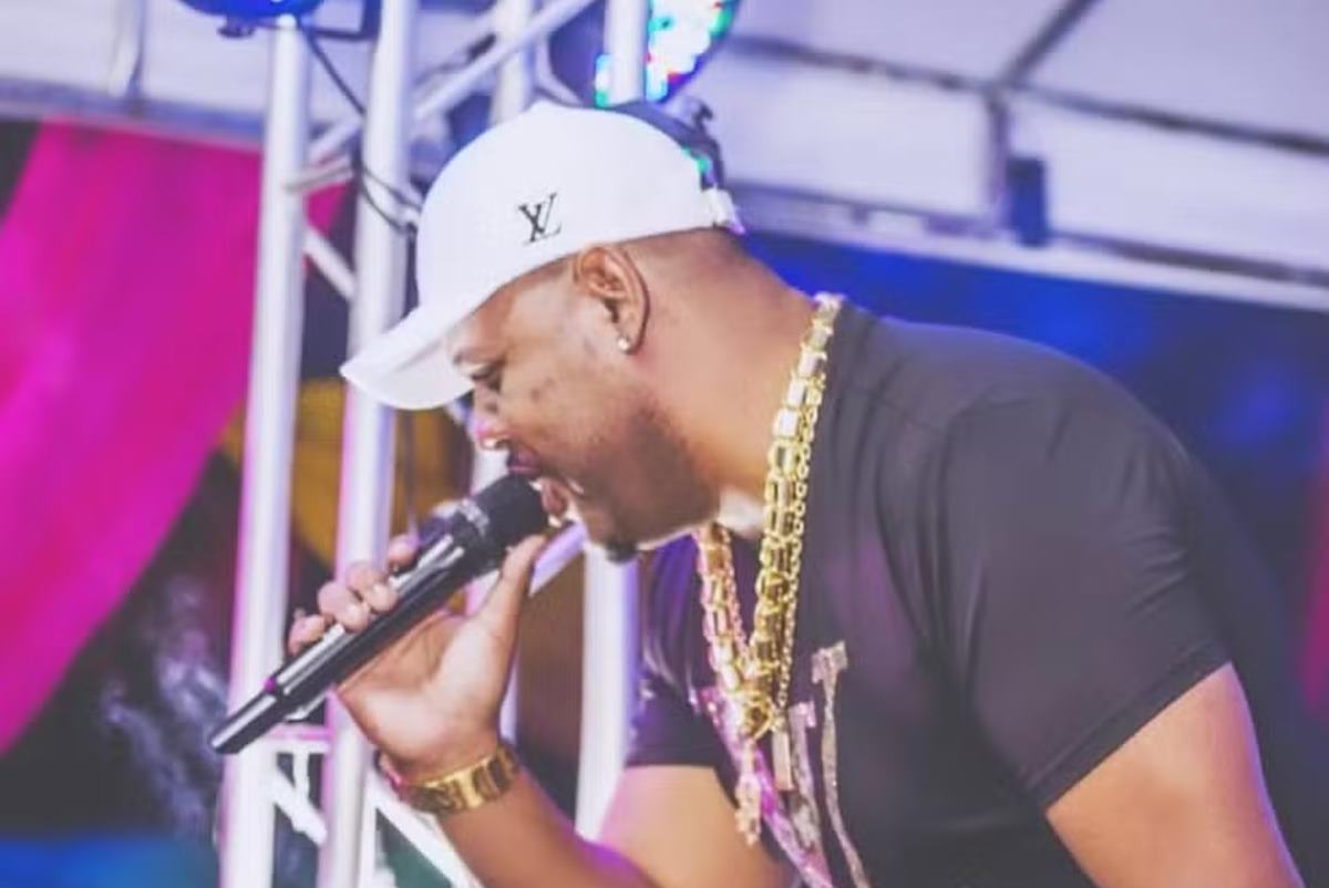 funkeiro-famoso-nos-anos-2000-morre-apos-contrair-bacteria-rara