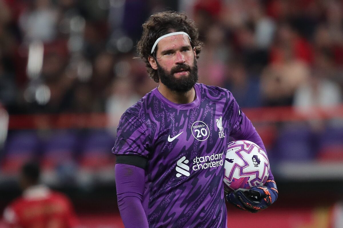 alisson-desfalca-liverpool-em-turne-de-pre-temporada-na-asia