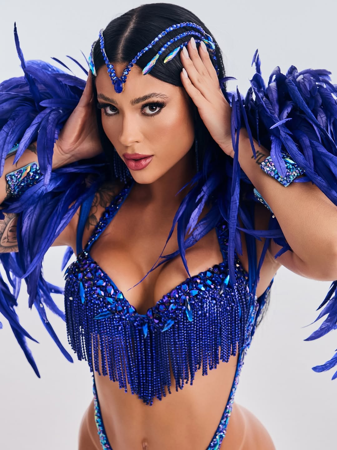 rayane-figliuzzi,-namorada-de-belo,-oficializa-posto-de-musa-da-vila-isabel