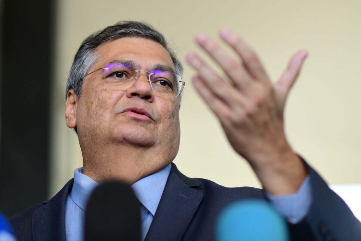 dino-reage-a-sancoes-de-trump-a-lula-e-stf:-“absolutamente-exotico”