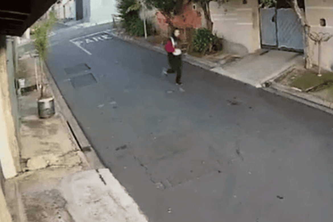 video-mostra-jovem-tentando-fugir-apos-ser-baleada-em-roubo-de-celular