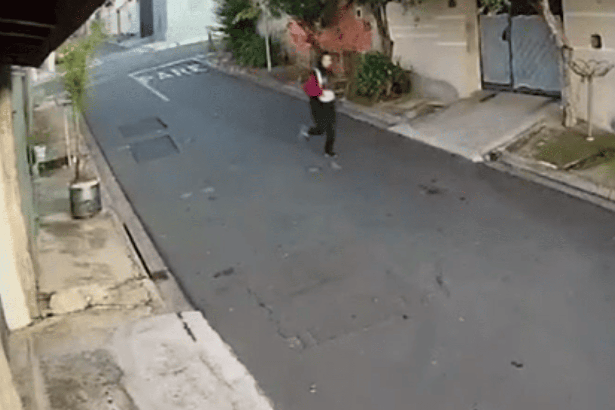 video-mostra-jovem-tentando-fugir-apos-ser-baleada-em-roubo-de-celular