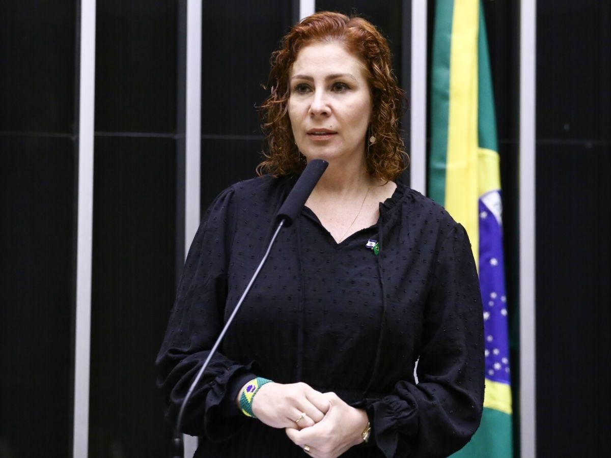 deputada-carla-zambelli-e-presa-na-italia,-diz-ministerio-da-justica