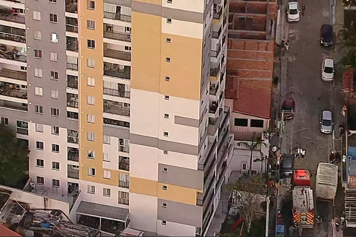 mulher-e-achada-morta-com-queimaduras-em-escada-de-emergencia-em-sp