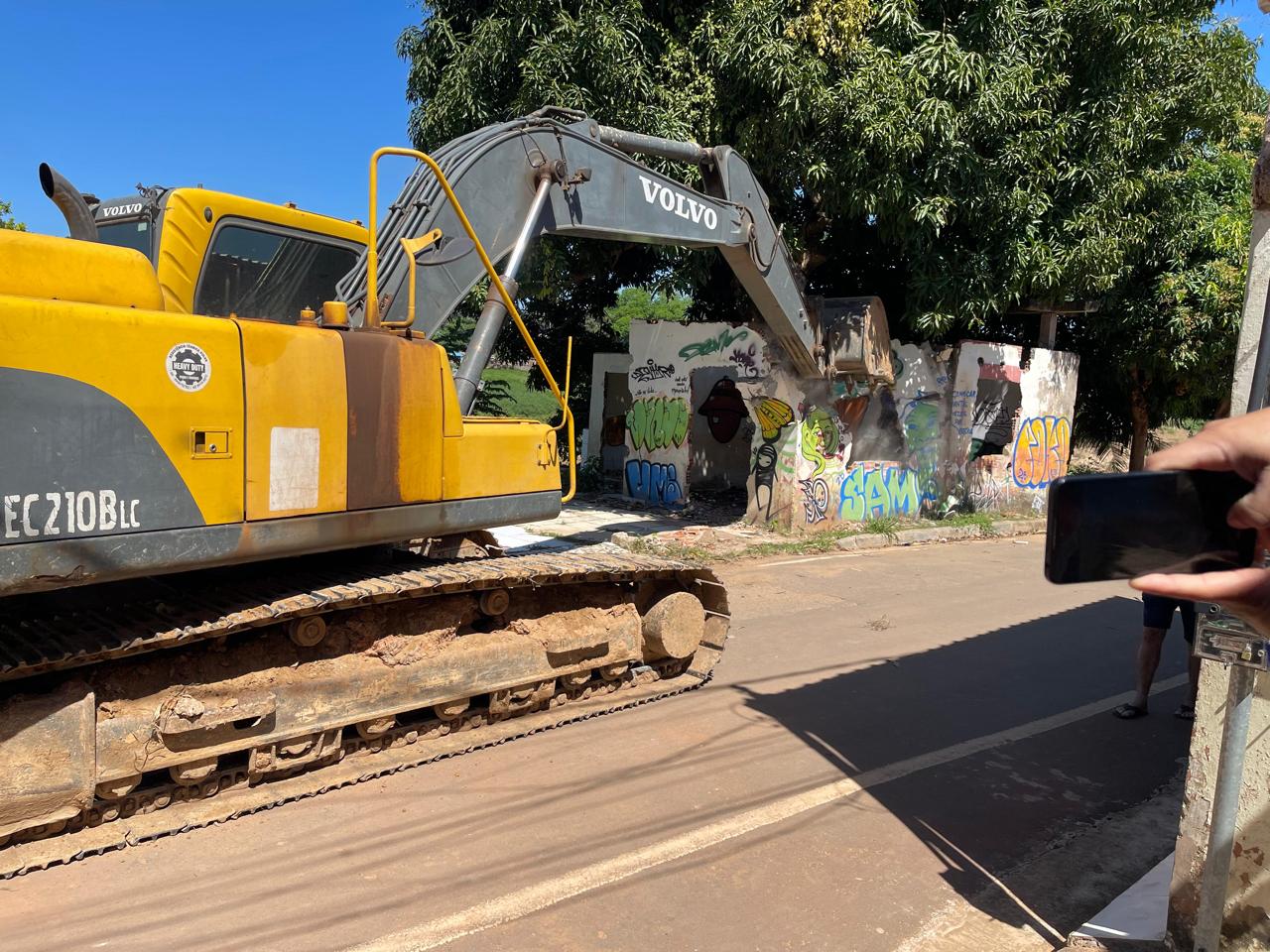 Antiga estrutura do Bar Zé do Branco é demolida em Rio Branco após risco de desabamento Antiga estrutura do Bar Zé do Branco é demolida em Rio Branco após risco de desabamento