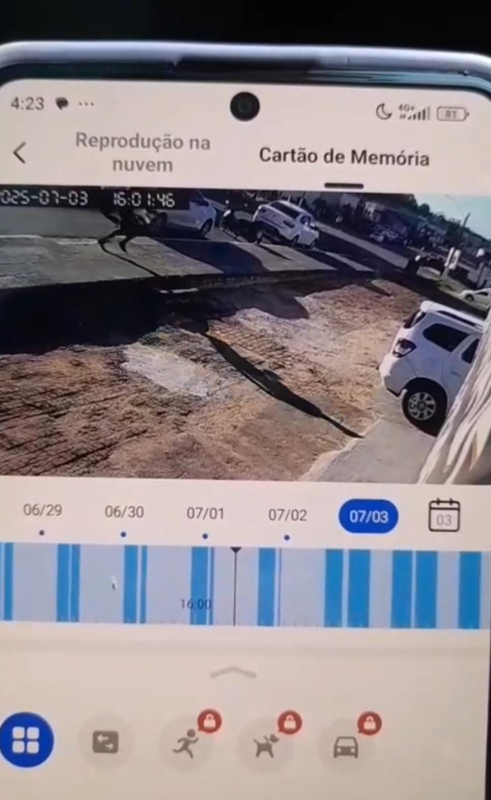 VÍDEO: detento escapa de policiais durante exame de corpo delito e é recapturado instantes depois VÍDEO: detento escapa de policiais durante exame de corpo delito e é recapturado instantes depois