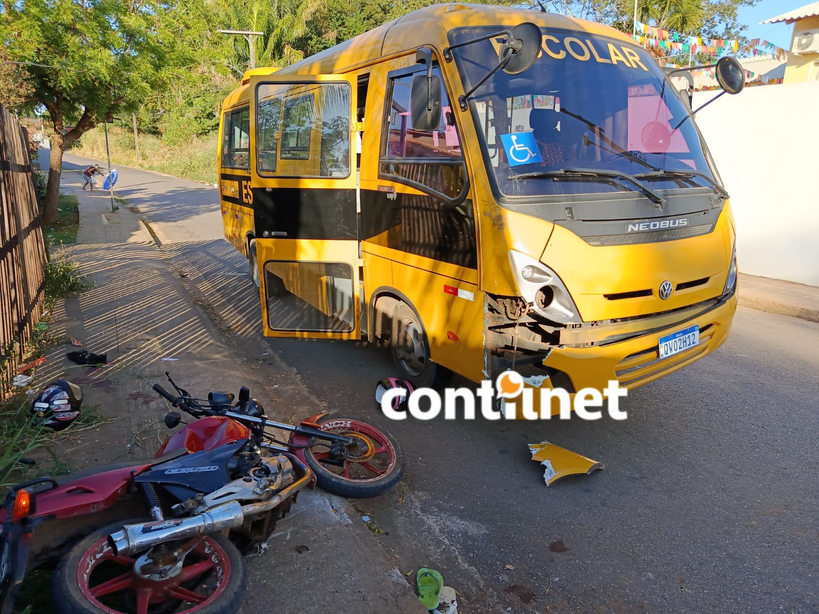 Criminosos fazem “arrastão” em Rio Branco, são perseguidos pela PM e colidem com ônibus escolar