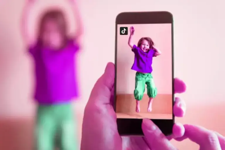 Exposição excessiva de filho leva Justiça a restringir publicações de casal no Acre; ENTENDA