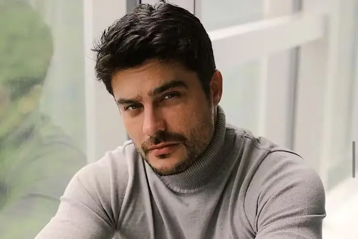 Chocou os fãs: ex-galã da Globo vira alvo de críticas por “desarmonização” facial