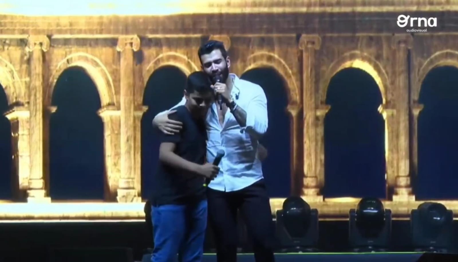 Adolescente acreano canta com Gusttavo Lima na Expoacre 2025 e recebe promessa de álbum do cantor
