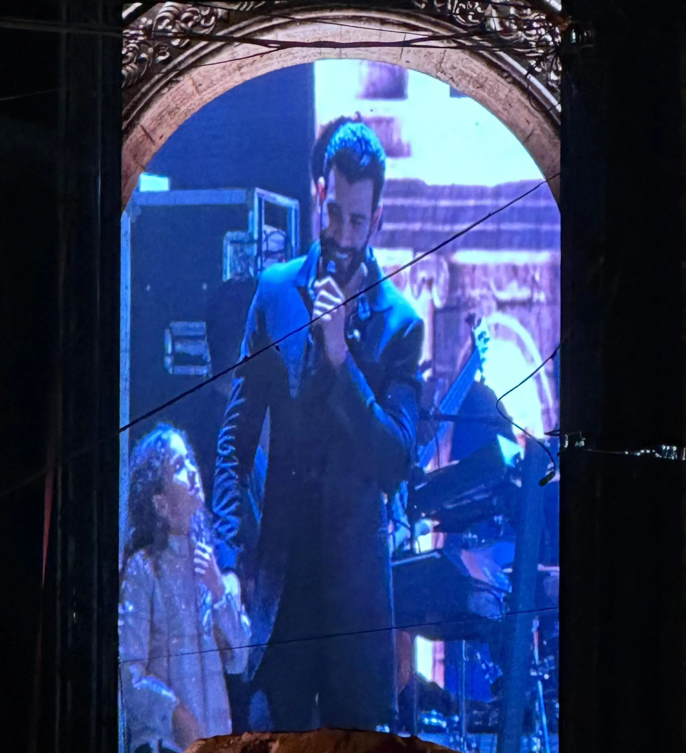 Fã mirim é convidada por Gusttavo Lima para subir ao palco durante show na Expoacre Juruá