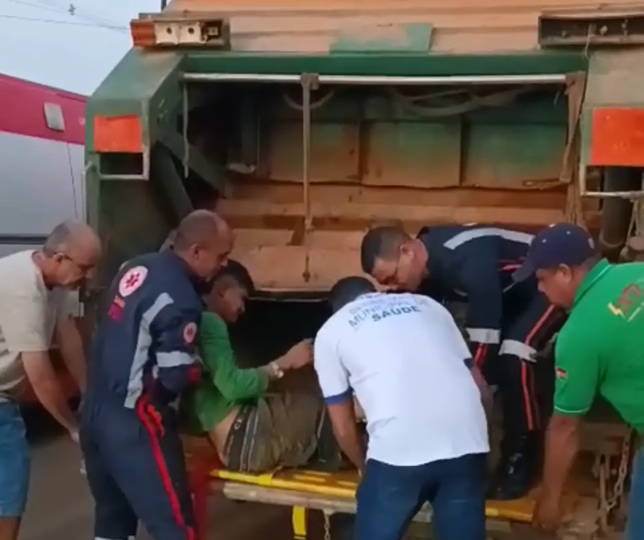 VÍDEO: gari de 22 anos é baleado durante expediente em no interior do Acre; polícia investiga