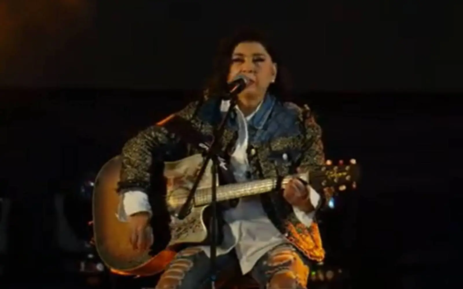 Roberta Miranda se irrita durante show e solta palavrão